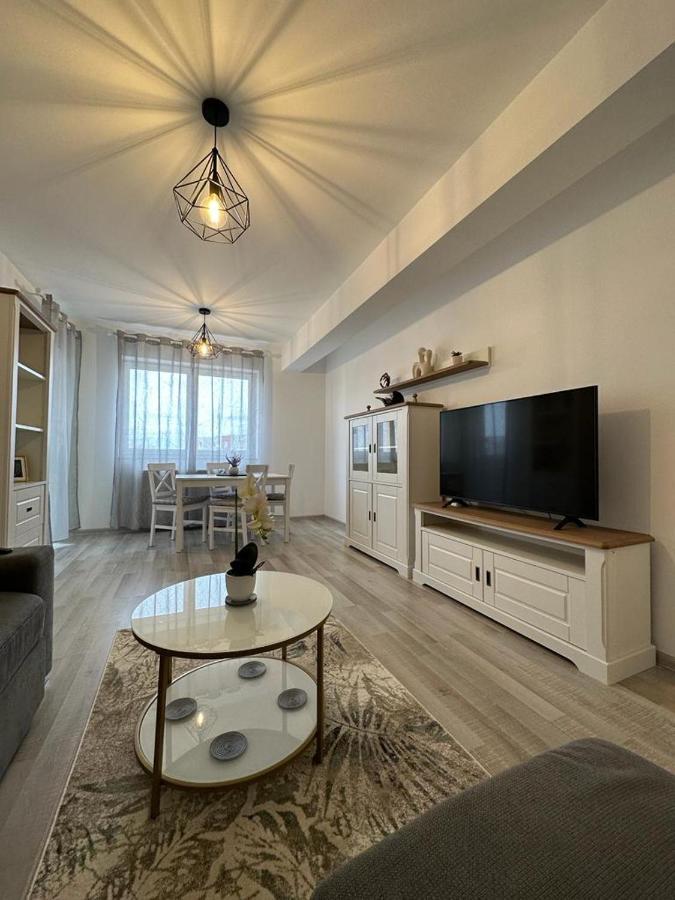Lovely Apartment Avantgarden Brașov Exterior foto