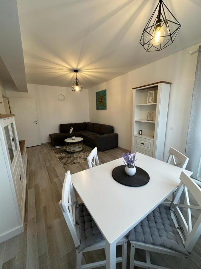 Lovely Apartment Avantgarden Brașov Exterior foto